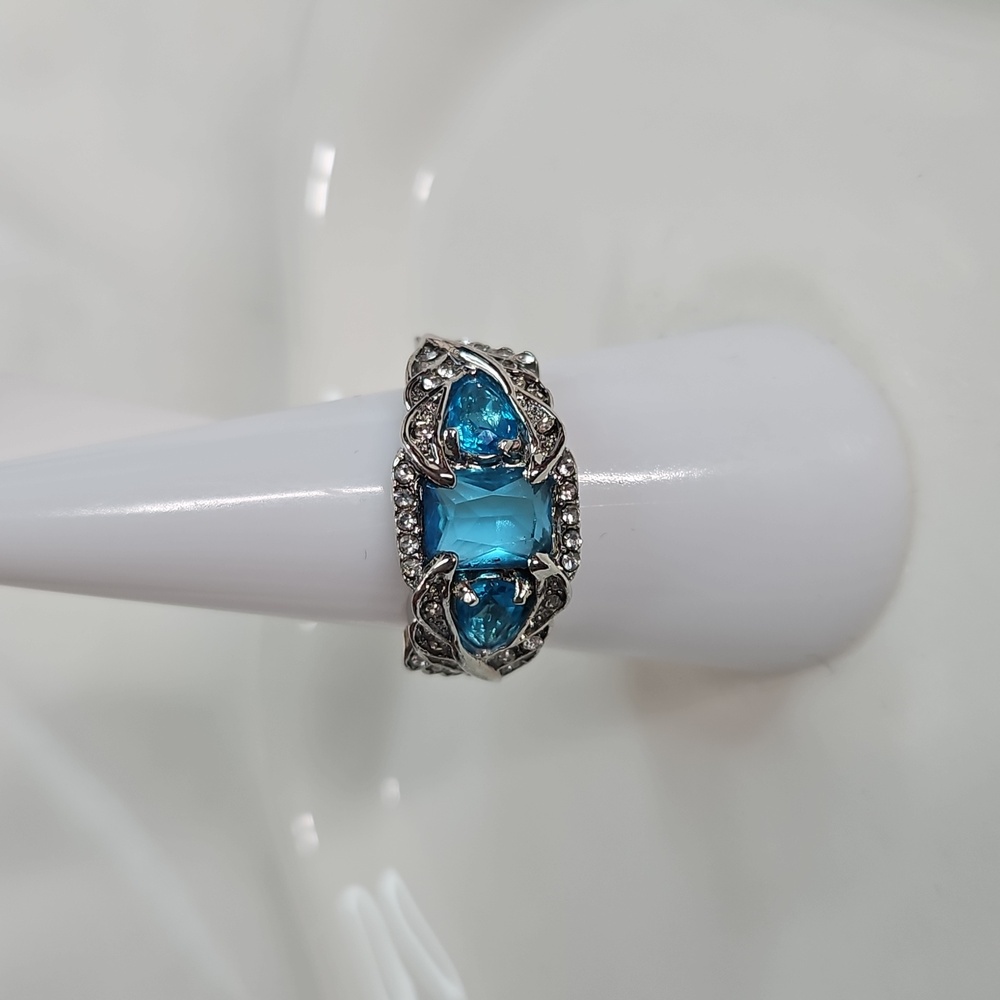 Women's Lake Blue Crystal Rhinestone Fashion Cocktail Ring Silver Plated NWOT - Picture 6 of 6